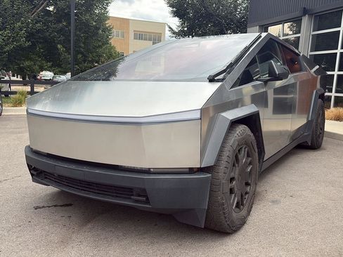 Used 2024 Tesla Cybertruck AWD Crew Cab image 4