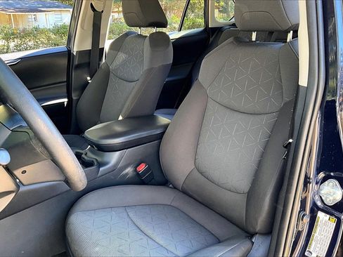 Used 2021 Toyota RAV4 XLE image 18