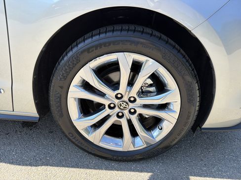 Used 2021 Toyota Sienna Platinum FWD image 12