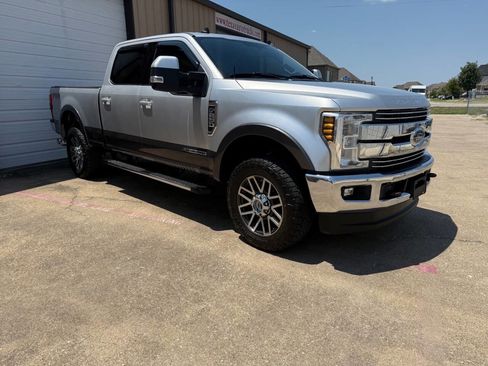 Used 2019 Ford F250 Lariat w/ Lariat Value Package image 3