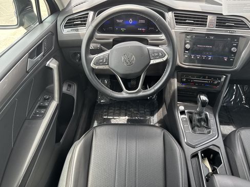 Certified 2022 Volkswagen Tiguan SE w/ Panoramic Sunroof Package FWD image 14