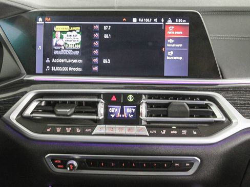 Used 2020 BMW X7 M50i image 15