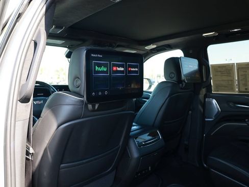 Used 2023 Cadillac Escalade ESV Sport Platinum w/ Heavy-Duty Trailer Package AWD/4WD image 38