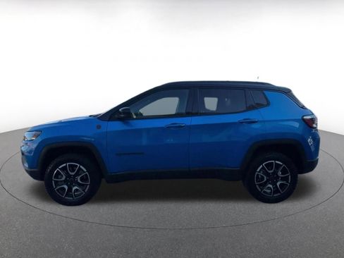 Used 2025 Jeep Compass Trailhawk image 10