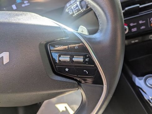 Used 2023 Kia Niro EX Touring FWD image 21
