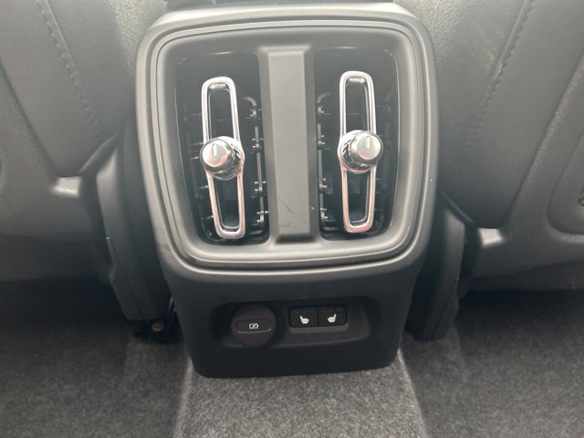 Certified 2025 Volvo XC40 B5 Plus AWD/4WD image 16