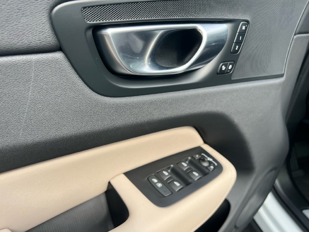 Certified 2026 Volvo XC60 B5 Plus AWD/4WD image 10