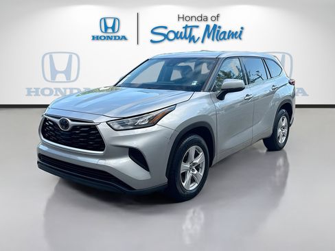 Used 2020 Toyota Highlander L image 3