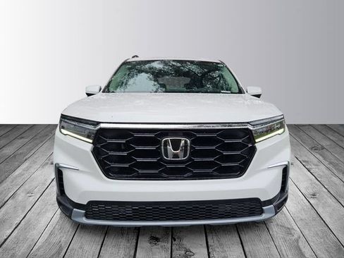 Used 2025 Honda Pilot Touring image 8