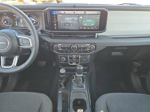 Used 2025 Jeep Wrangler Sahara image 11