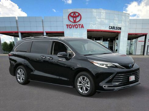 Certified 2022 Toyota Sienna Platinum AWD/4WD image 2