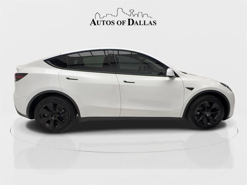 Used 2023 Tesla Model Y Long Range image 9