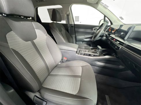 Certified 2024 Kia Sorento LX image 28