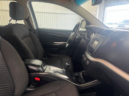 Used 2016 Dodge Journey SE w/ Flexible Seating Group image 17