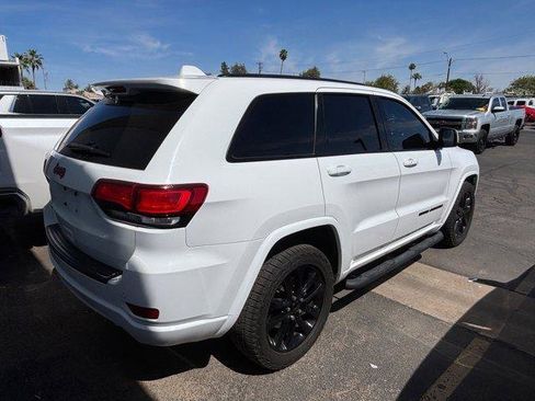 Used 2020 Jeep Grand Cherokee Altitude image 3