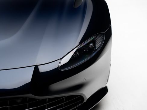 Used 2023 Aston Martin V8 Vantage Coupe RWD image 11