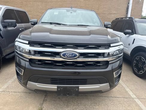 Used 2024 Ford Expedition Limited AWD/4WD image 2