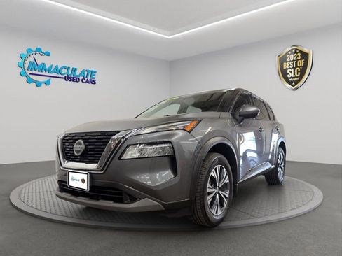 Used 2021 Nissan Rogue SV image 1