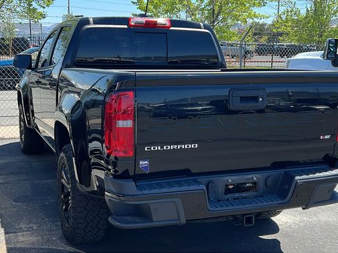 Used 2022 Chevrolet Colorado Z71 w/ Z71 Midnight Edition AWD/4WD image 3