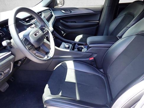 Used 2023 Jeep Grand Cherokee Altitude AWD/4WD image 10