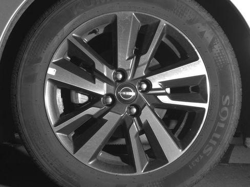 Used 2025 Nissan Versa SV FWD image 12