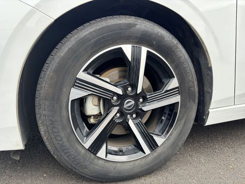 Used 2025 Nissan Sentra SV FWD image 28