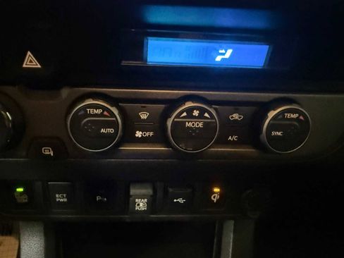 Certified 2022 Toyota Tacoma TRD Off-Road image 33