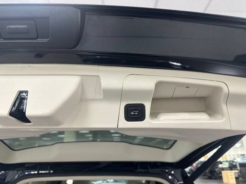 Used 2022 GMC Acadia Denali w/ Denali Technology Package FWD image 23