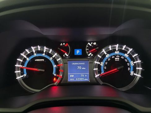 Used 2015 Toyota 4Runner Limited AWD/4WD image 33