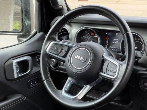 Used 2022 Jeep Wrangler Unlimited Sahara AWD/4WD image 14