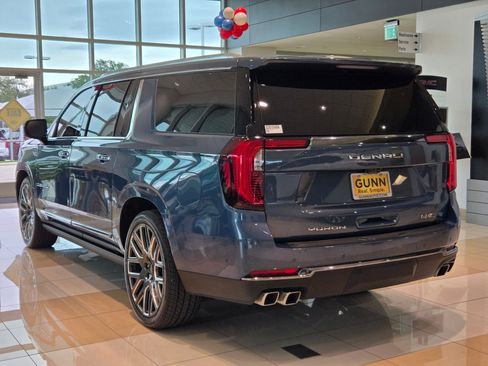 Used 2025 GMC Yukon XL Denali Ultimate w/ LPO, Floor Liner Package AWD/4WD image 5