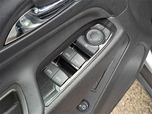 Used 2023 Chevrolet Equinox Premier image 19