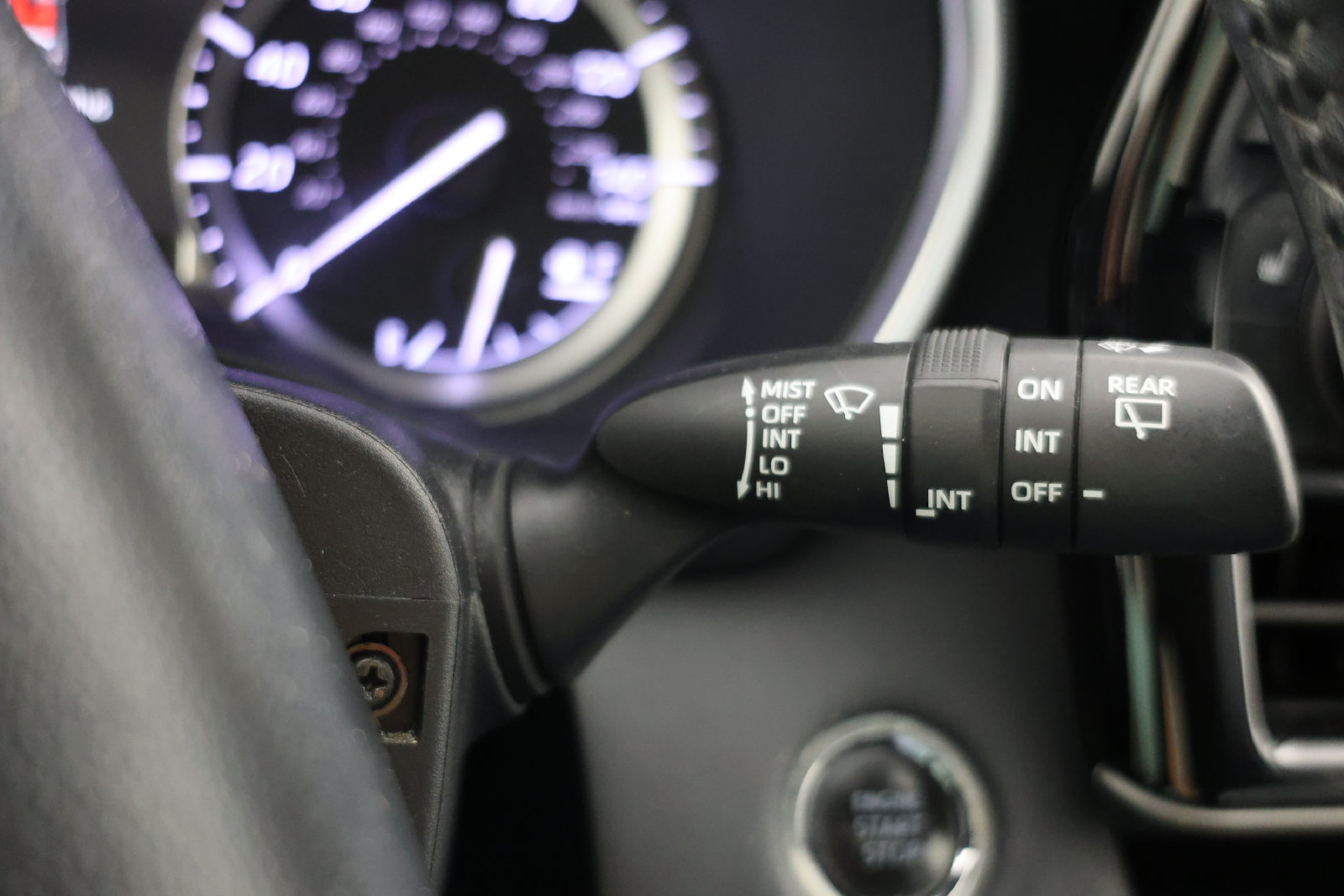 Used 2022 Toyota Highlander XLE AWD/4WD image 28