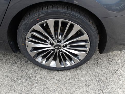 Used 2018 Kia Cadenza Limited w/ Paint Protection Package image 25