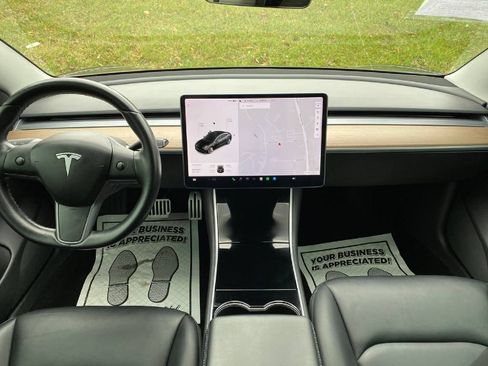 Used 2018 Tesla Model 3 image 10