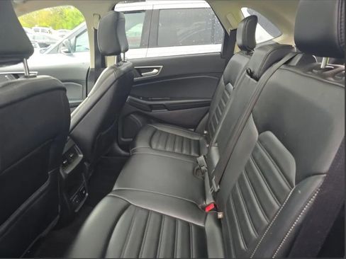 Used 2020 Ford Edge SEL w/ Convenience Package image 3