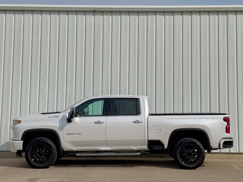Used 2023 Chevrolet Silverado 2500 High Country AWD/4WD image 3