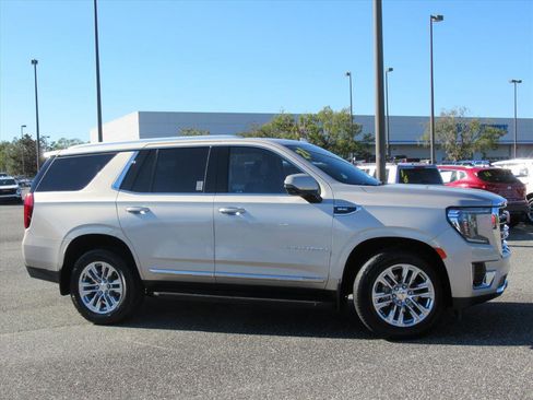 Used 2021 GMC Yukon SLT w/ SLT Luxury Package image 2