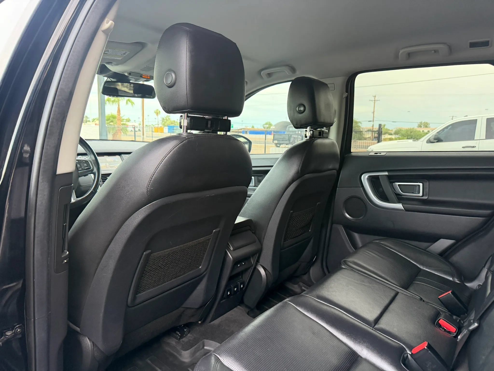 Used 2018 Land Rover Discovery Sport SE AWD/4WD image 25