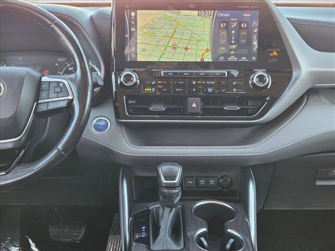 Used 2021 Toyota Highlander Platinum image 16