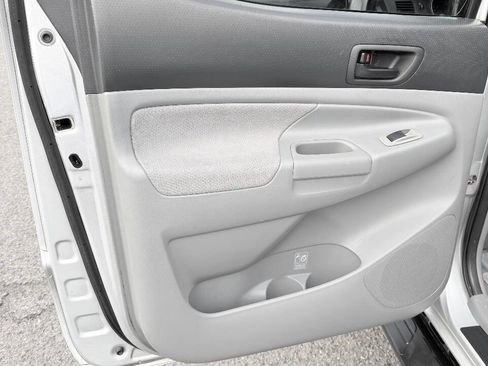 Used 2005 Toyota Tacoma V6 4dr Double Cab 4WD SB image 39