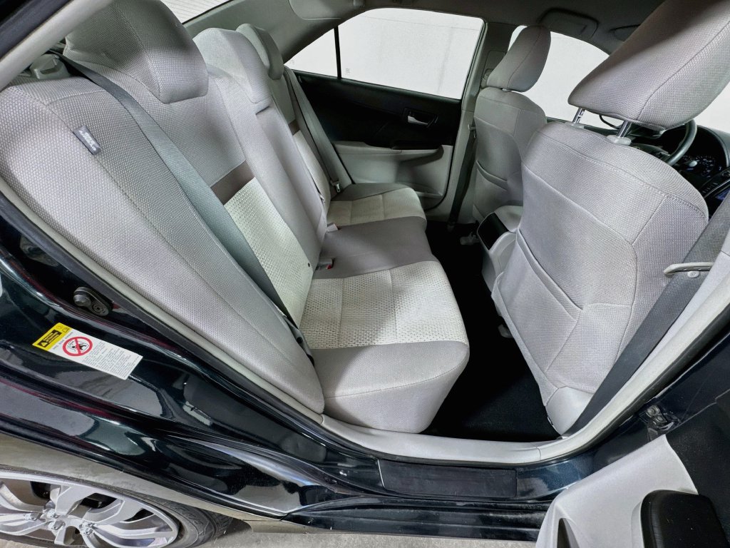 Used 2013 Toyota Camry LE FWD image 29