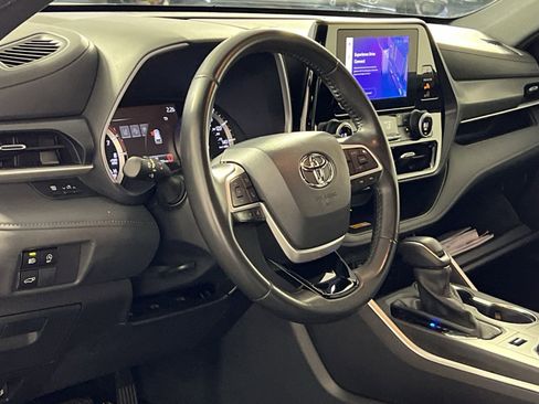 Used 2024 Toyota Highlander XSE AWD/4WD image 17