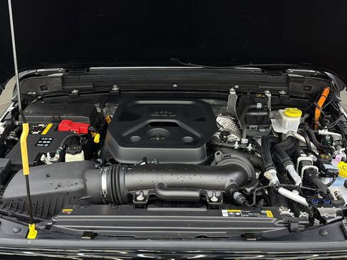 Used 2024 Jeep Wrangler Unlimited image 19