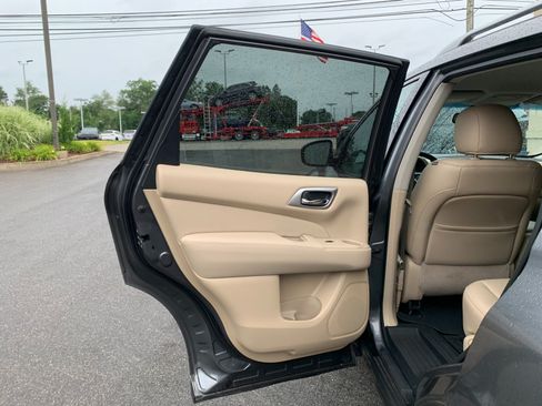 Used 2016 Nissan Pathfinder SL AWD/4WD image 29