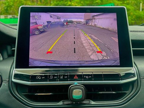 Used 2023 Jeep Compass Limited image 21