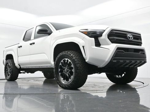 Used 2024 Toyota Tacoma SR AWD/4WD image 44