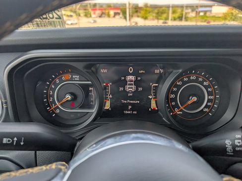 Used 2024 Jeep Wrangler Unlimited Sahara w/ Technology Group AWD/4WD image 17