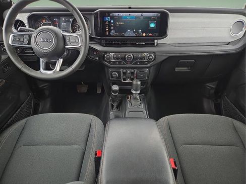 Used 2025 Jeep Wrangler Unlimited Sahara AWD/4WD image 18