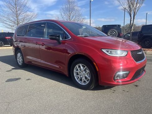New 2026 Chrysler Pacifica Select image 14